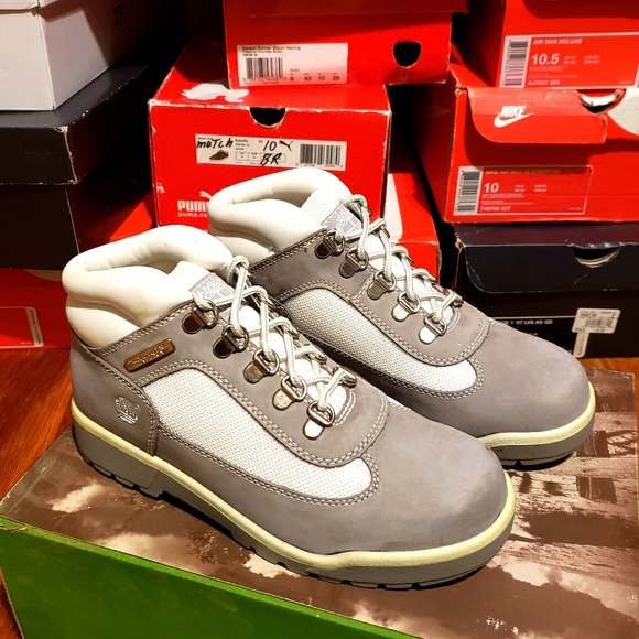 TIMBERLAND- JUNIOR FIELD BOOTS. Size- 4.5 - Picture 4 of 5